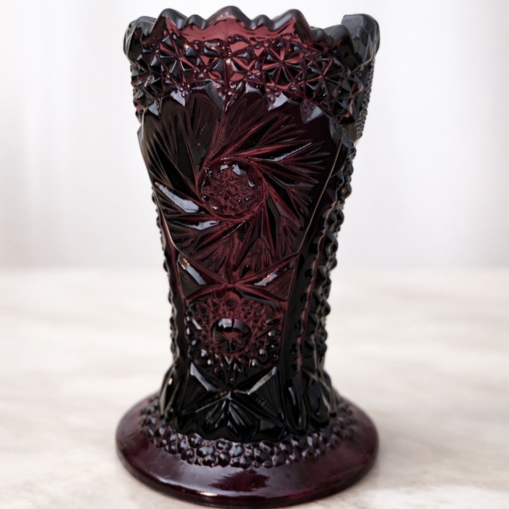 Vintage Amethyst Glass Vase – Elegant Purple Floral Decor